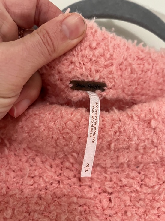 Free People Soft Pink Crew Neck Sweater NWOT - Picture 3 of 4